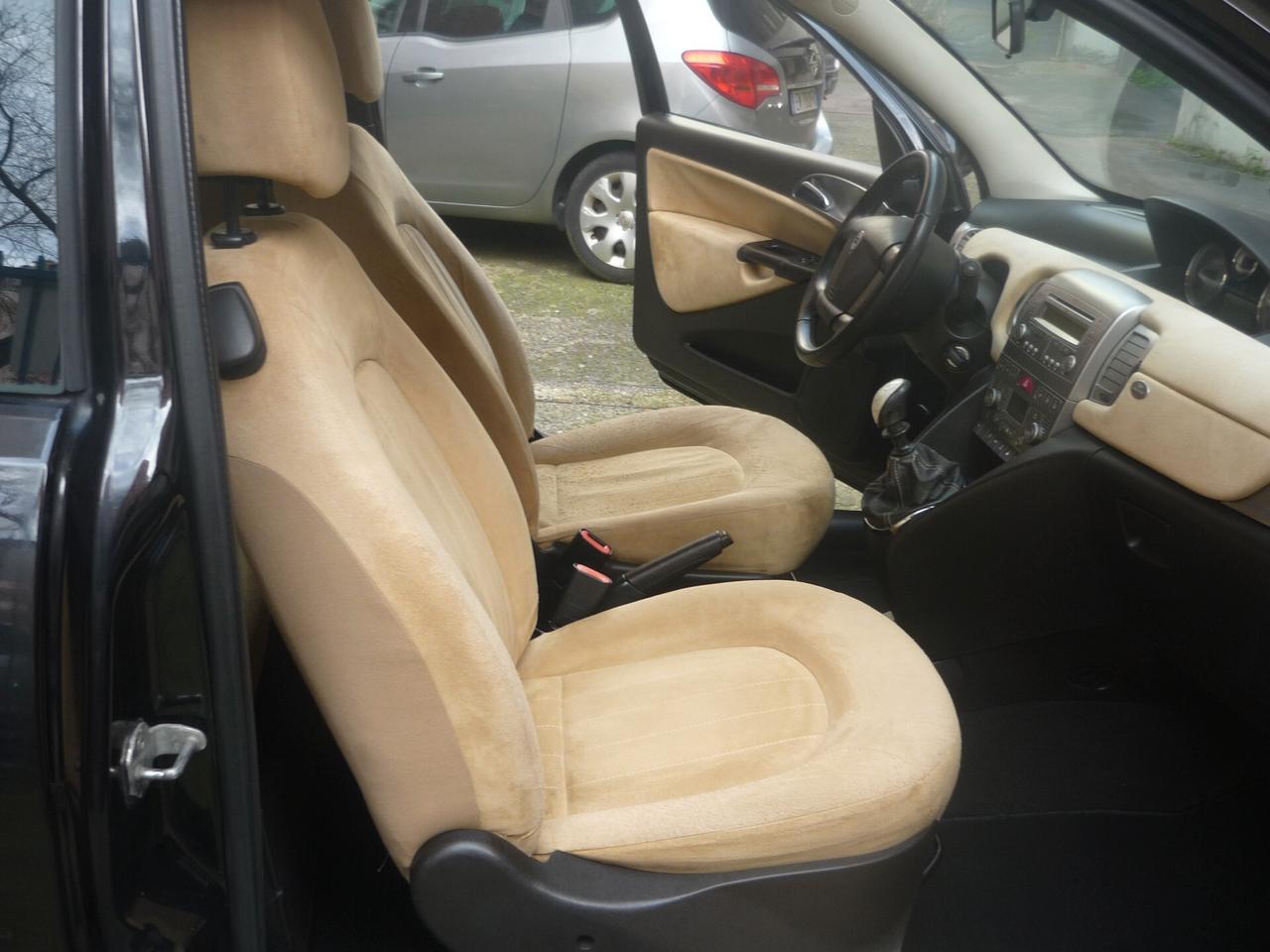 Lancia Ypsilon 1.4 16V Oro Giallo