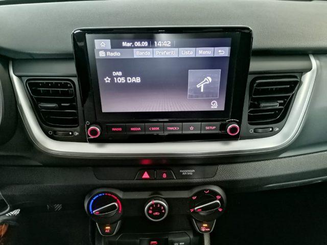 KIA Stonic 1.2 DPI Silver