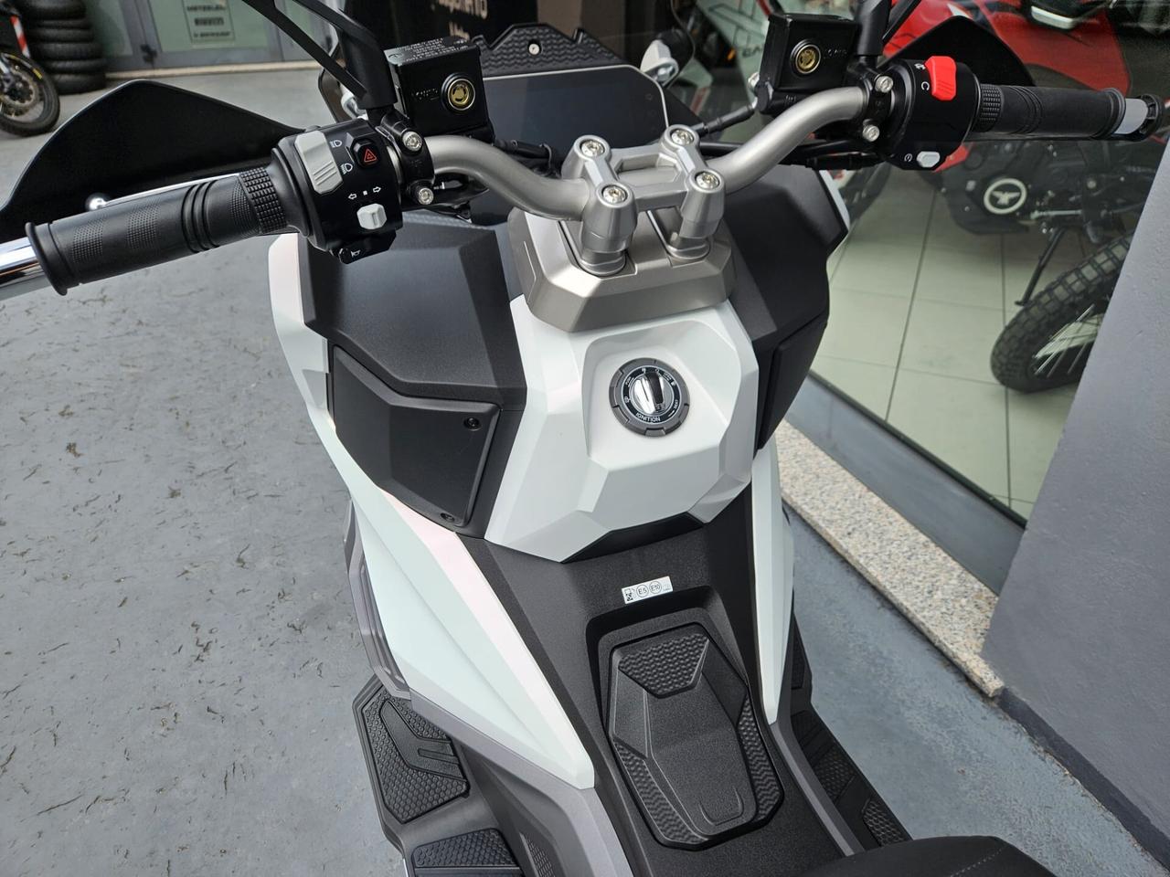 Sym ADX 300 - 2025