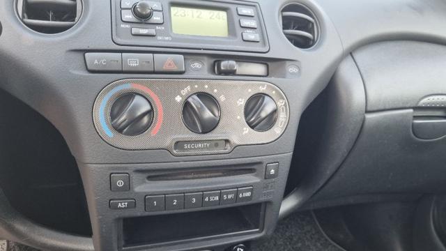 TOYOTA Yaris 1.0i 16V cat 5 porte Sol