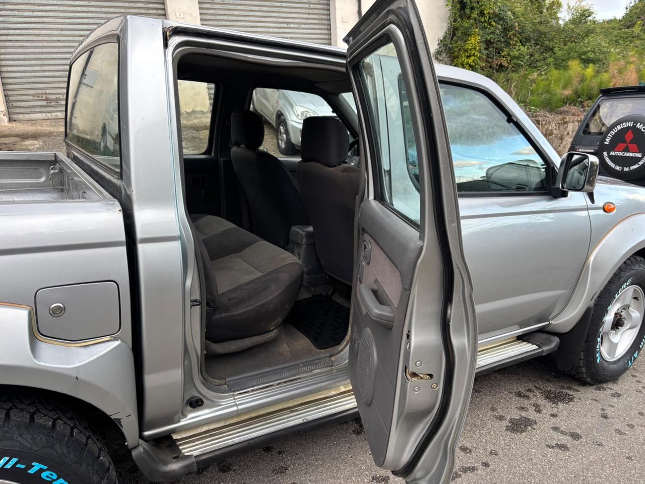 Nissan Navara 2500 turbo diesel 133cv