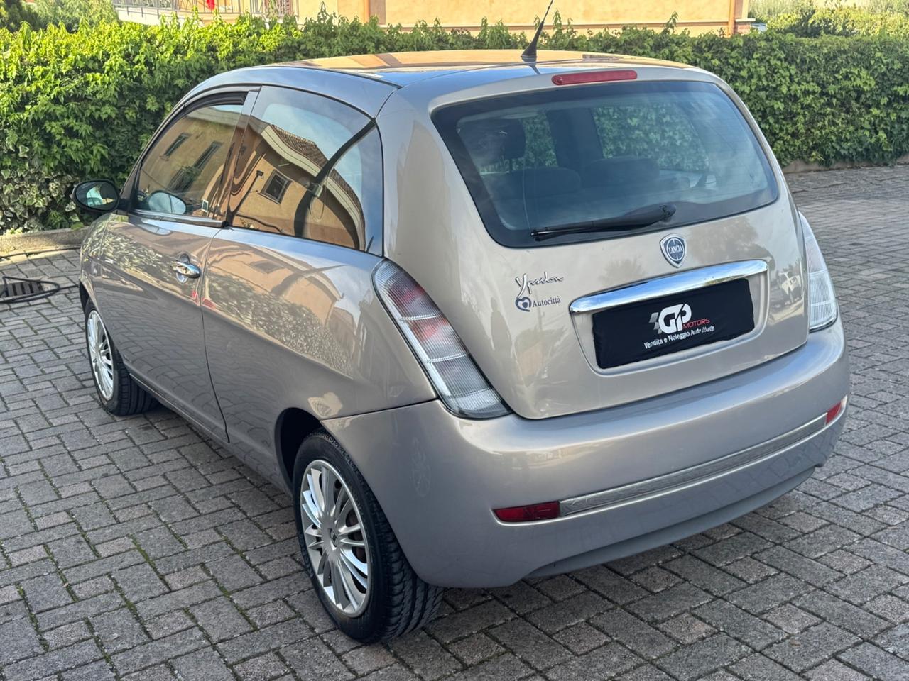 Lancia Ypsilon 1.2 Argento 2900 COMPRESO PASSAGGIO