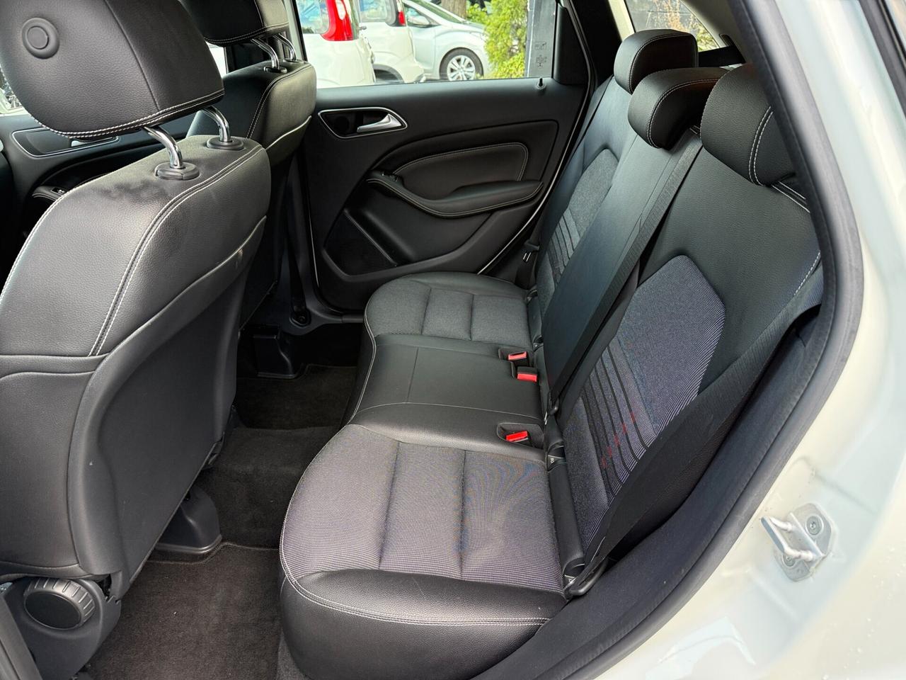 Mercedes-benz B 180 B 180 d Automatic Premium