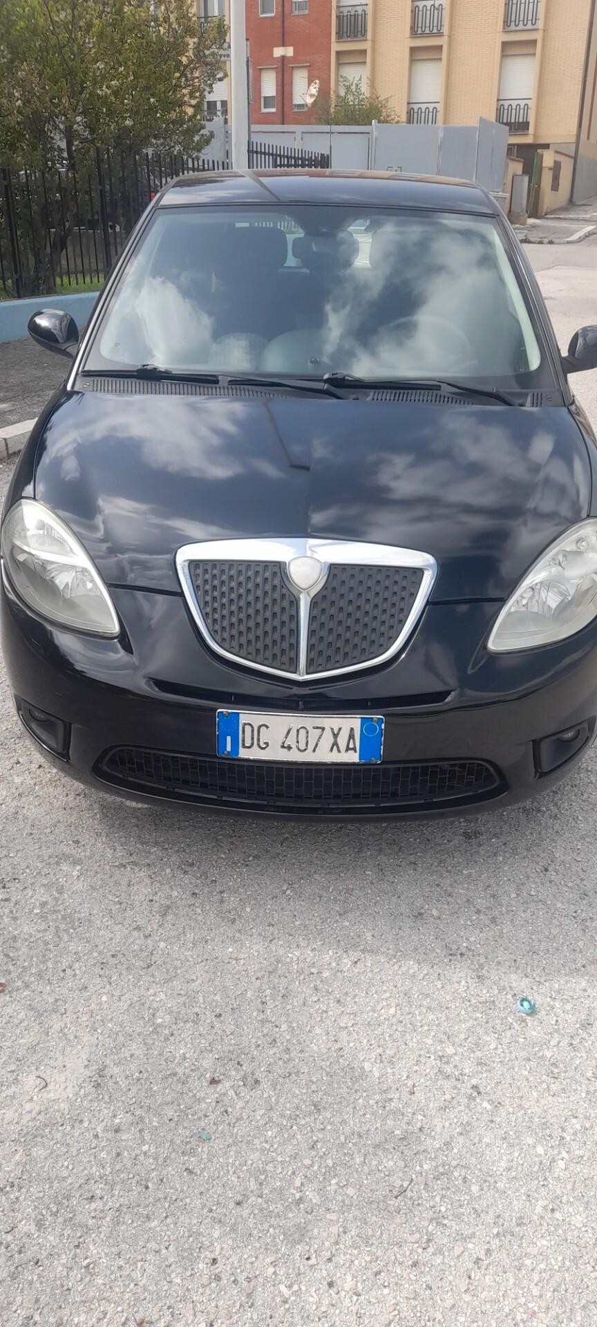 Lancia Ypsilon 1.3 MJT 90 CV Platino
