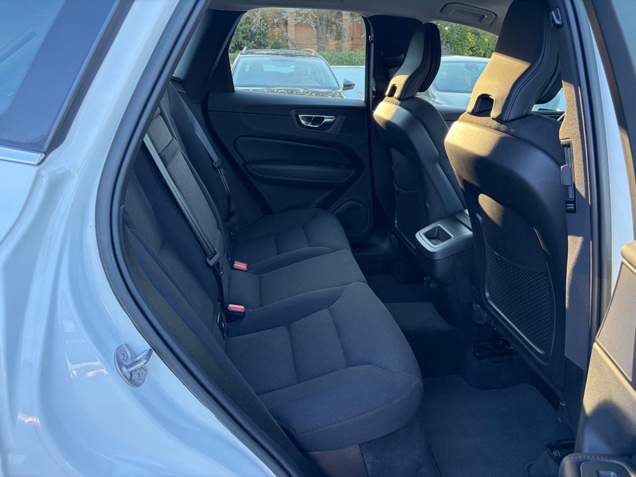 Volvo XC 60 XC60 B4 (d) AWD GEARTRONIC MOMENTUM PRO