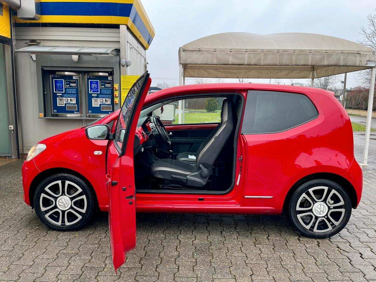 Volkswagen up! 1.0 75 CV 5p. high up!