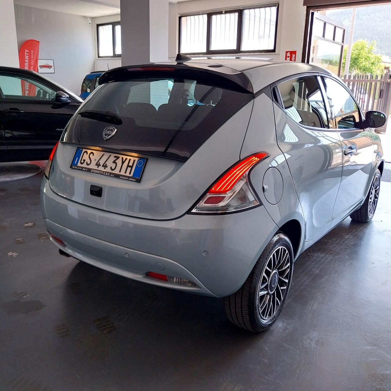 Lancia Ypsilon 1.0 FireFly 5 porte S&S Hybrid Platino