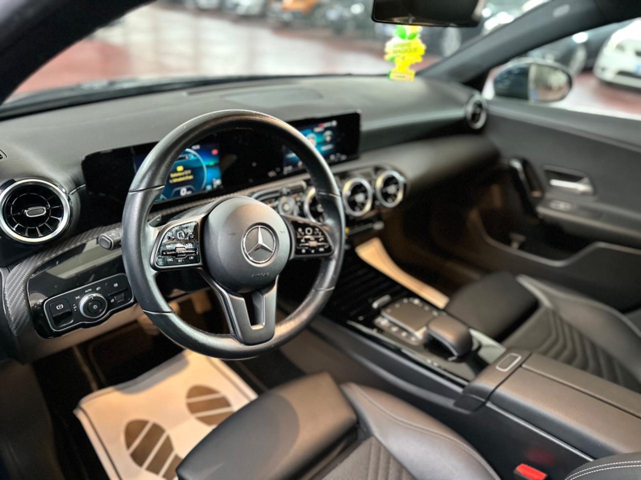 Splendida Mercedes-benz A 180/Automatic Premium2020