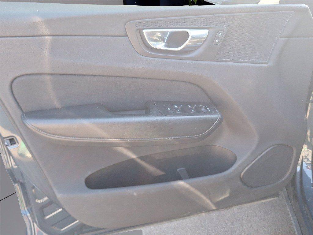 VOLVO XC60 2.0 d4 Momentum auto my20 del 2020