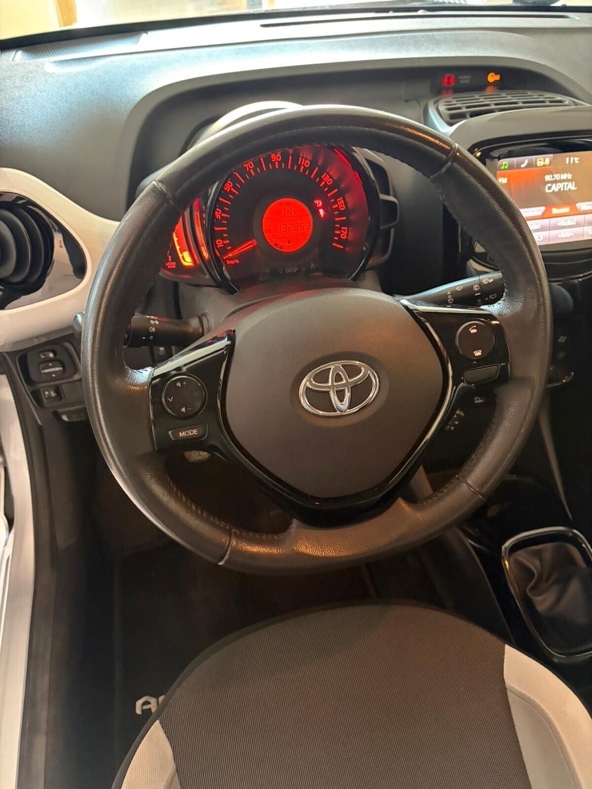 TOYOTA AYGO 1.0 5P X-PLAY "UN GIOIELLINO"