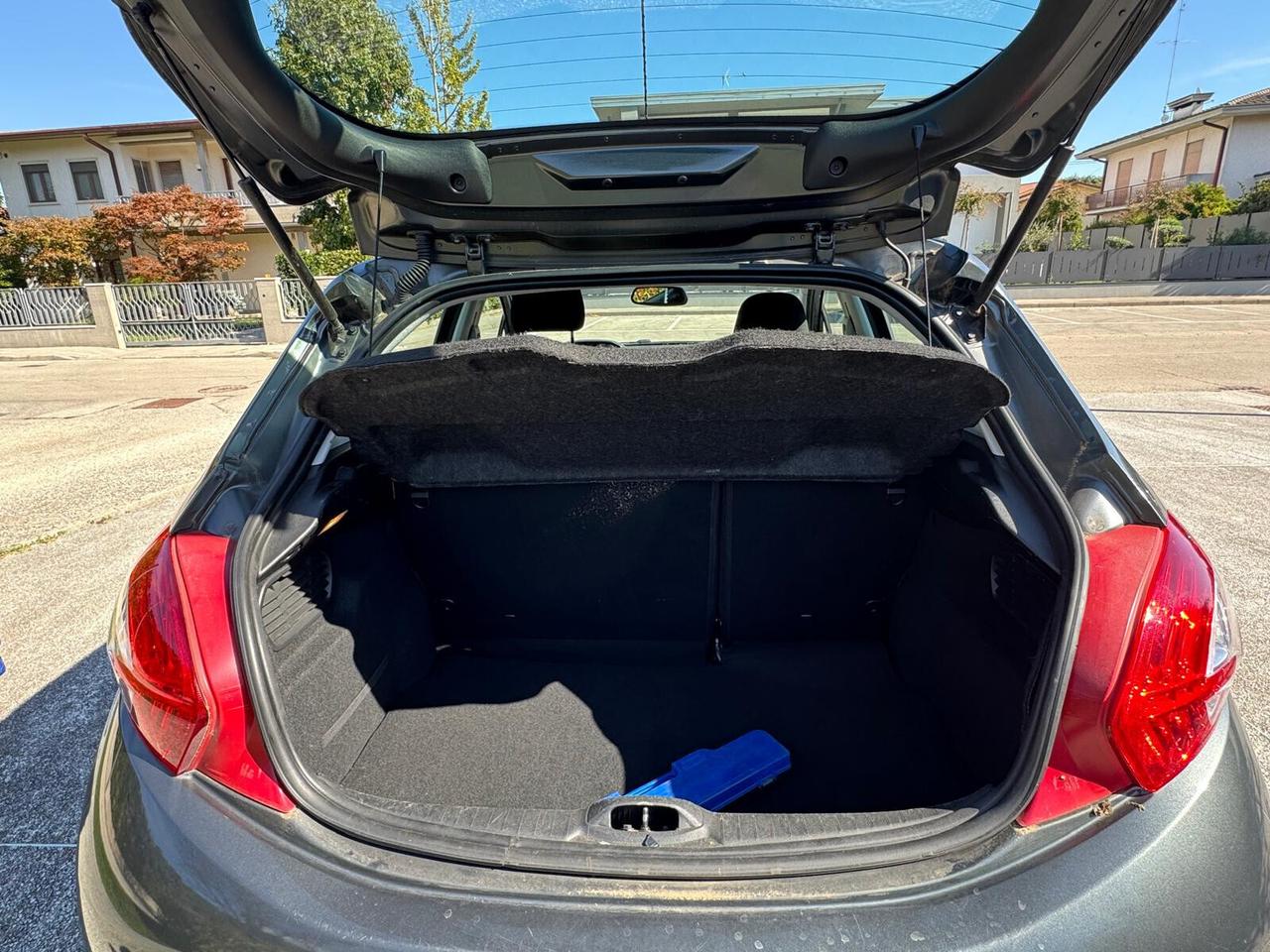 PEUGEOT 208 1.4 HDi 68 CV 5 Porte Allure – NAVIGATORE – 121.000 KM