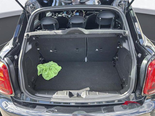 MINI Cooper 5 porte 1.5 Essential Auto