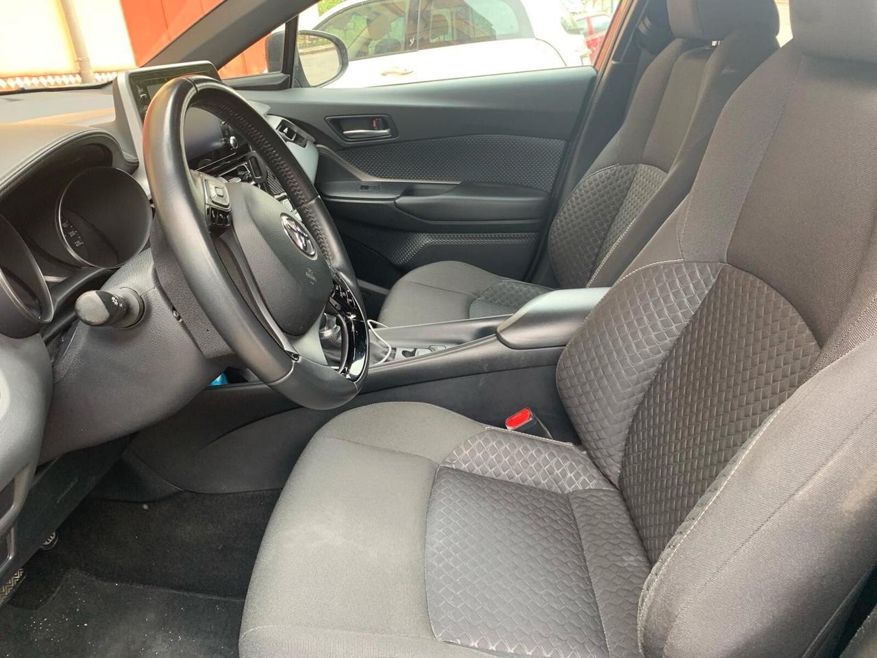Toyota C-HR 1.8 Hybrid E-CVT Business - 2021