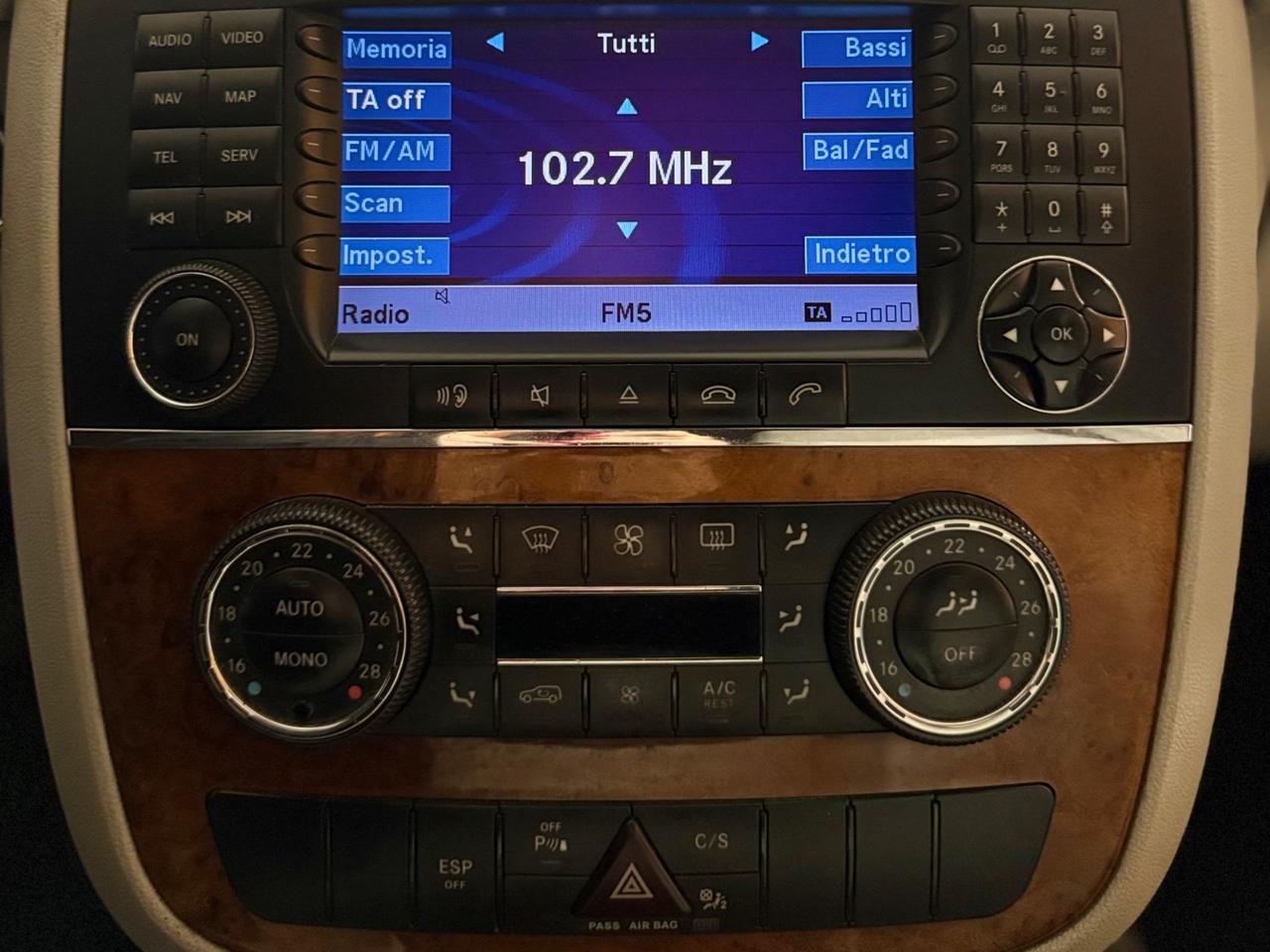 STUPENDA MERCEDES-BENZ CLASSE R 6 POSTI CON INTERNI IN PELLE TOTALE