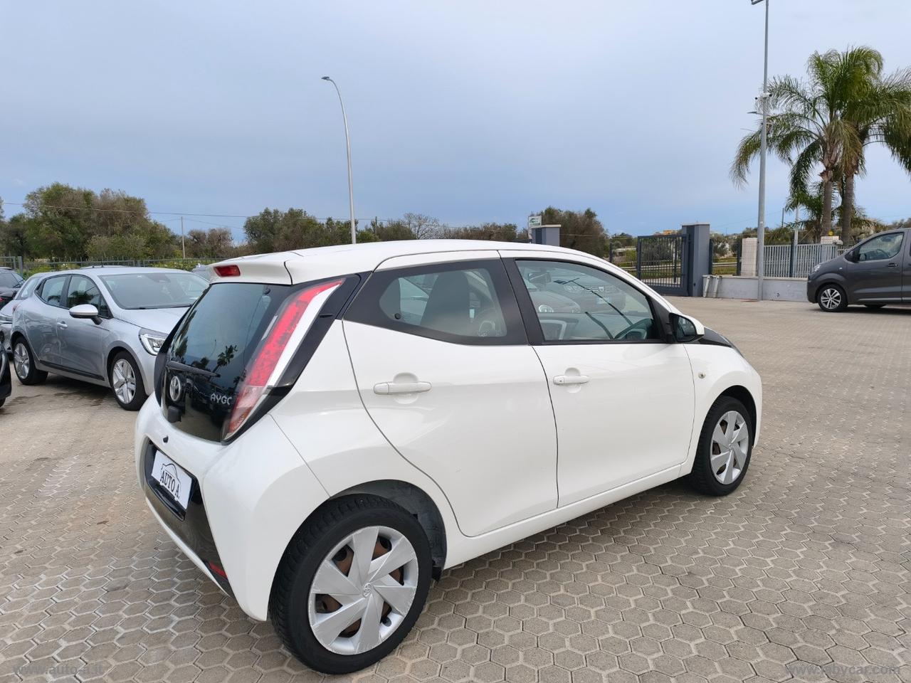 TOYOTA Aygo 1.0 VVT-i 69 CV 5p. x-pure