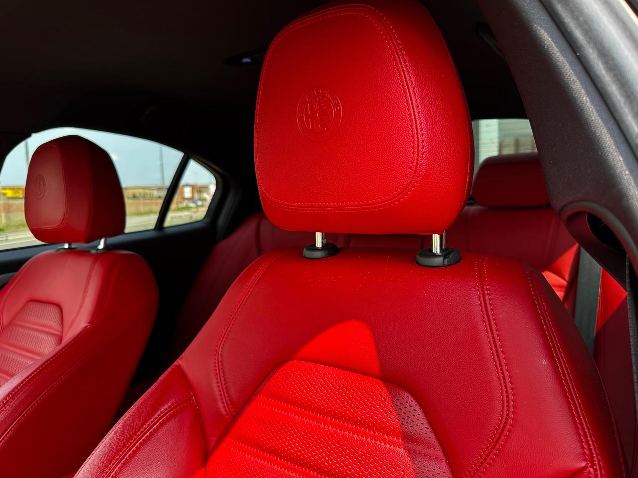 Alfa Romeo Giulia 2.0 Turbo 280 CV AT8 AWD Q4 Veloce