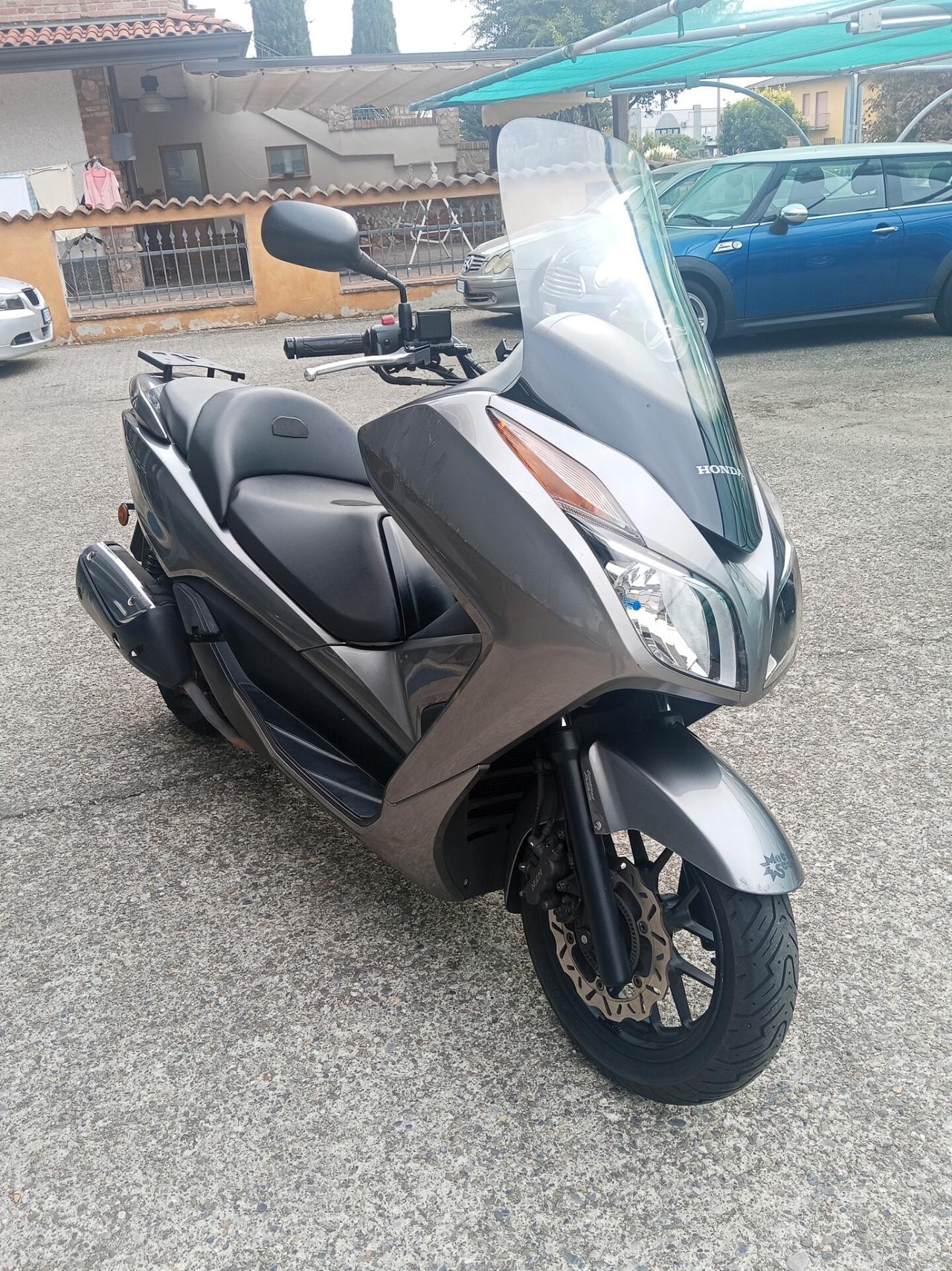 Honda Forza 300