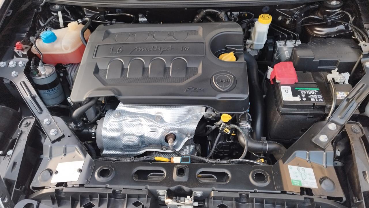Lancia Delta 1.6 MJT DPF 105 CV Silver