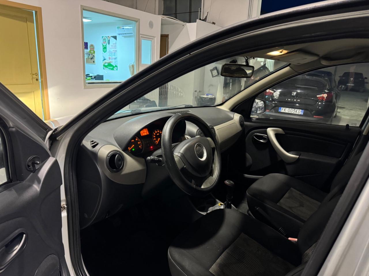 Dacia Sandero 1.2 16V GPL 75CV Embleme