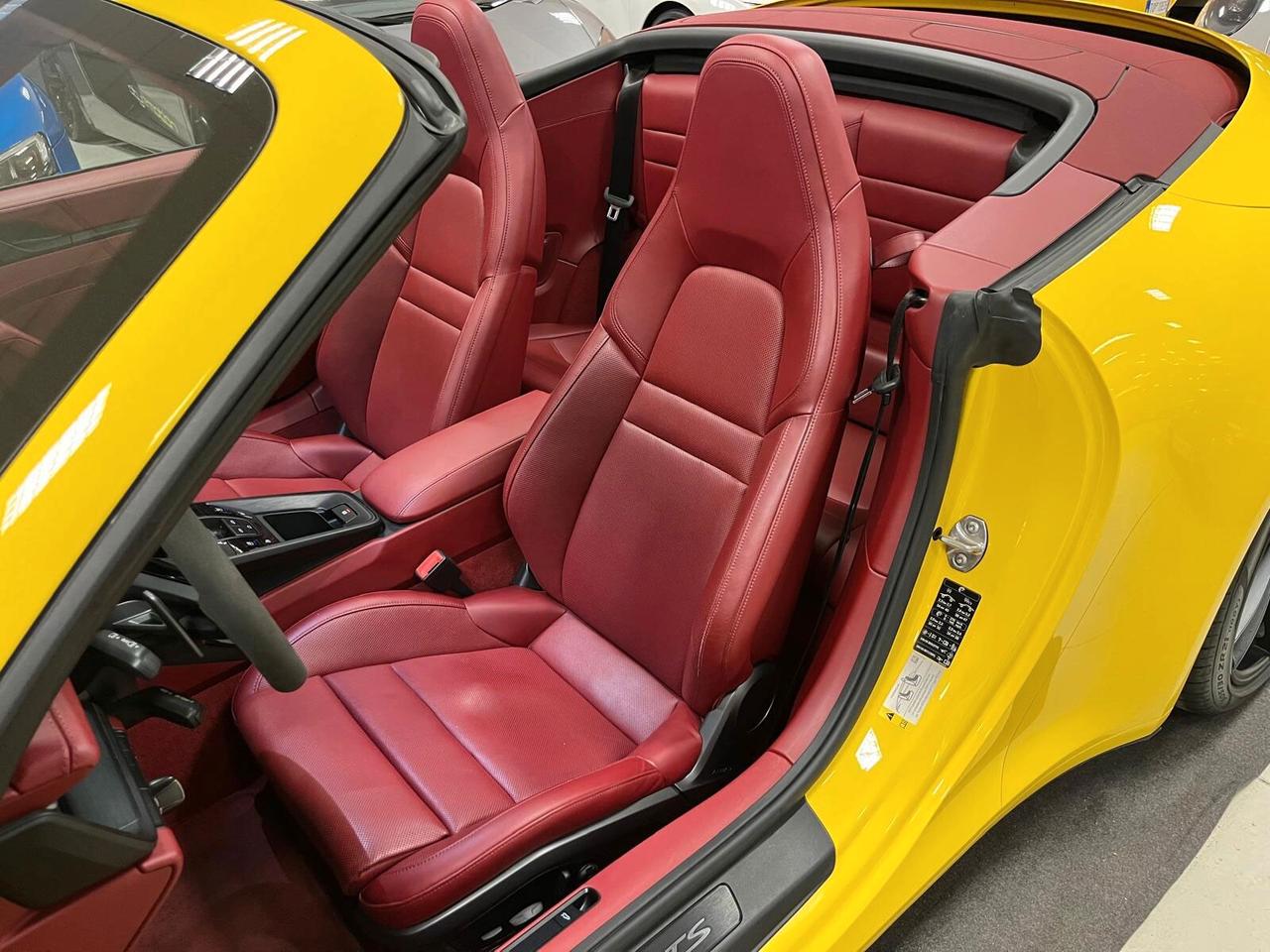 Porsche 911 Carrera 4 GTS Cabriolet