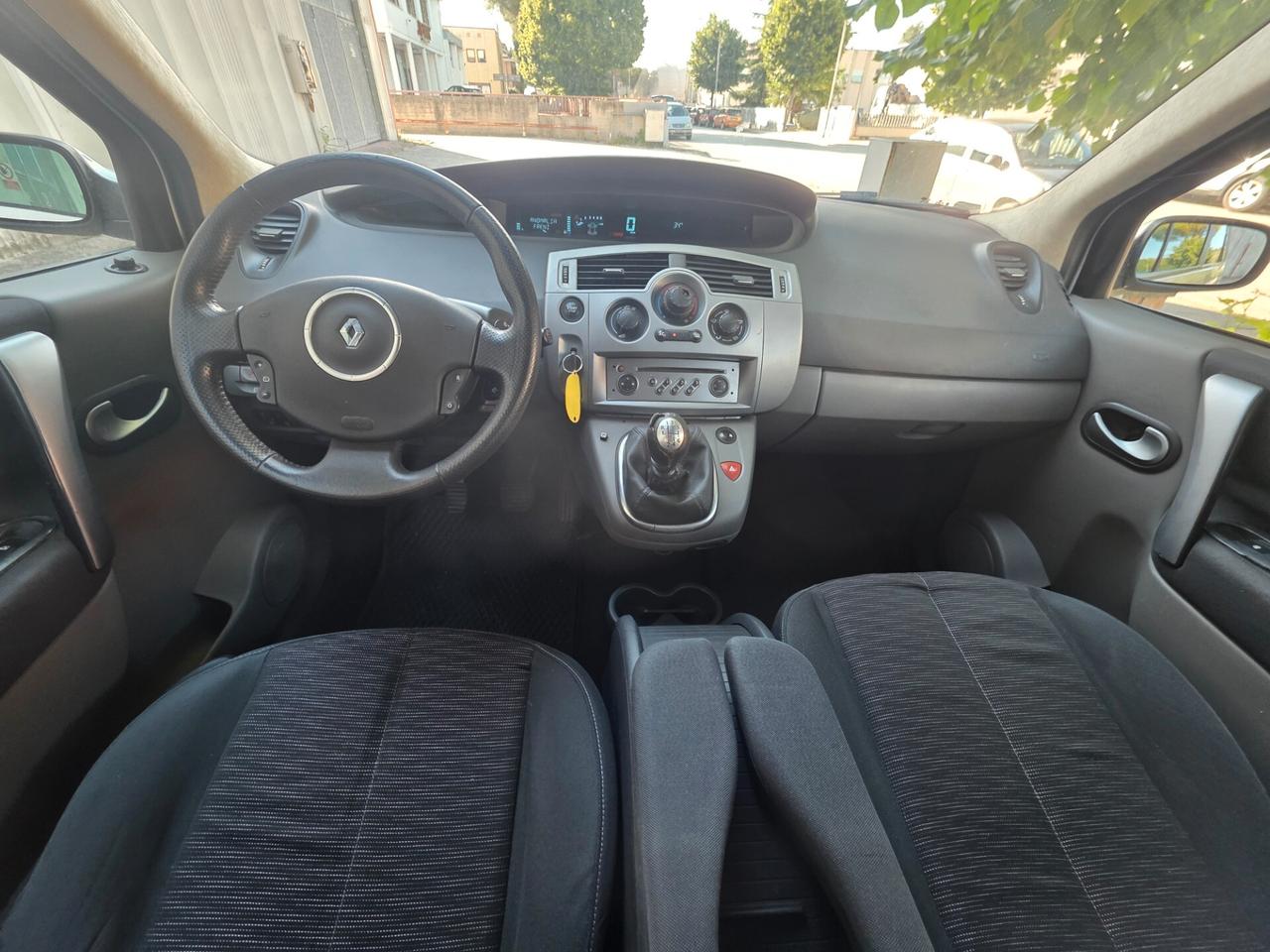 Renault Grand Scénic 1.5 dCi/105CV PlayStation Portable