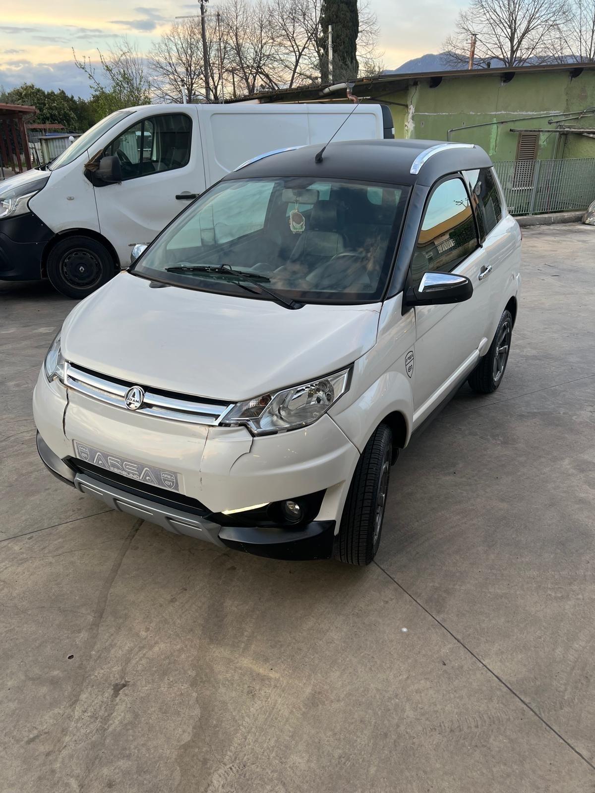 Aixam Crossover Premium Vision 4 posti si guida dai 16 anni con patente B1