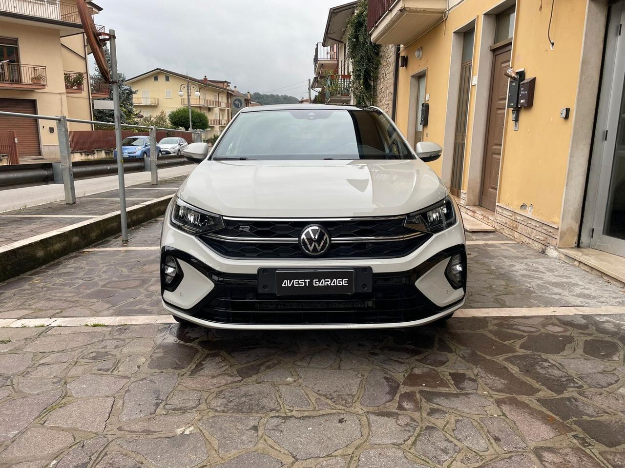 Volkswagen Taigo 1.0 TSI 110 CV DSG R-Line + Tetto