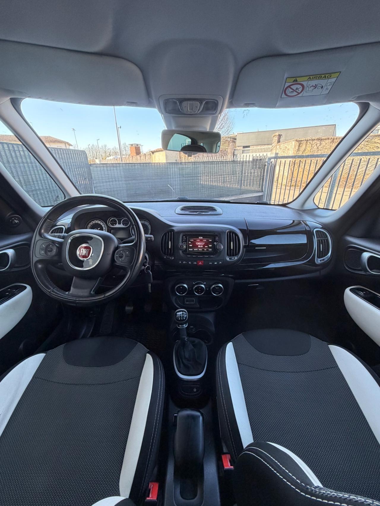 Fiat 500L Living 1.6D 105 CV BICOLOR TREKKING