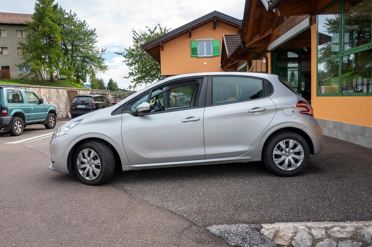 Peugeot 208 1.4 HDi 68 CV - NEOPATENTATI
