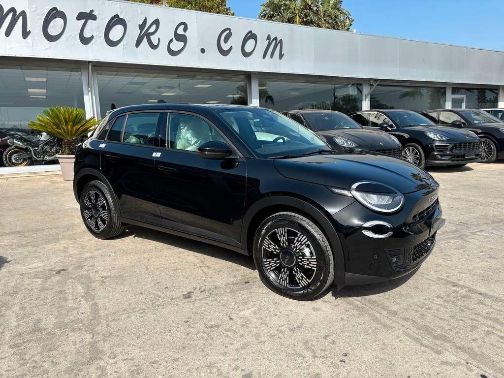 Fiat 600 Hybrid 110 CV DCT Icon Benzina / KM 0 IVA ESPOSTA Tua a solo 209 Euro al mese