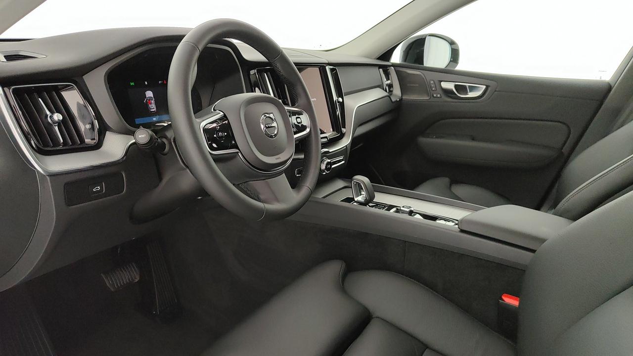 VOLVO XC60 2.0 b4 Plus Dark auto