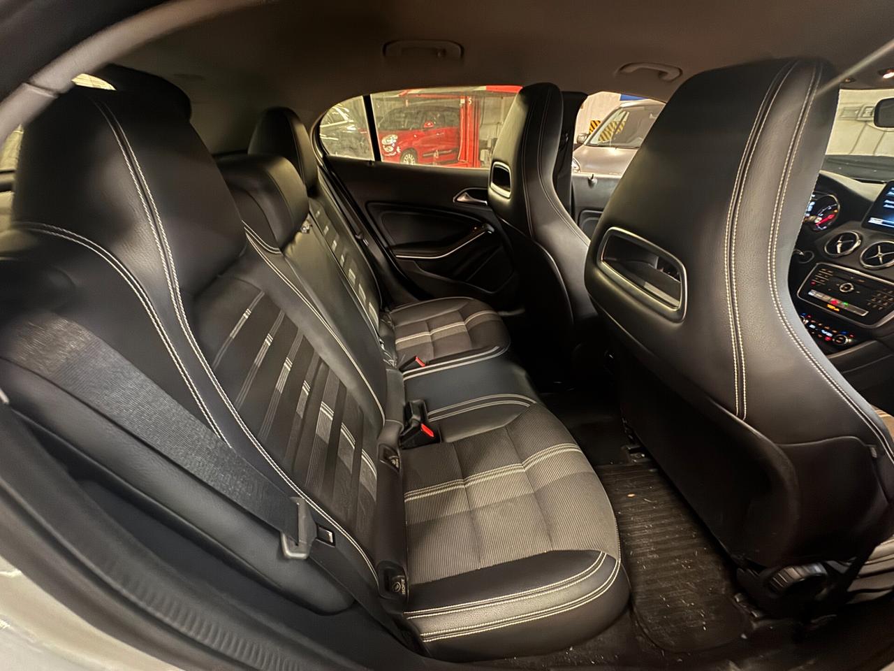 Mercedes-Benz GLA 180 180 d Sport auto UNICO PROPRIETARIO