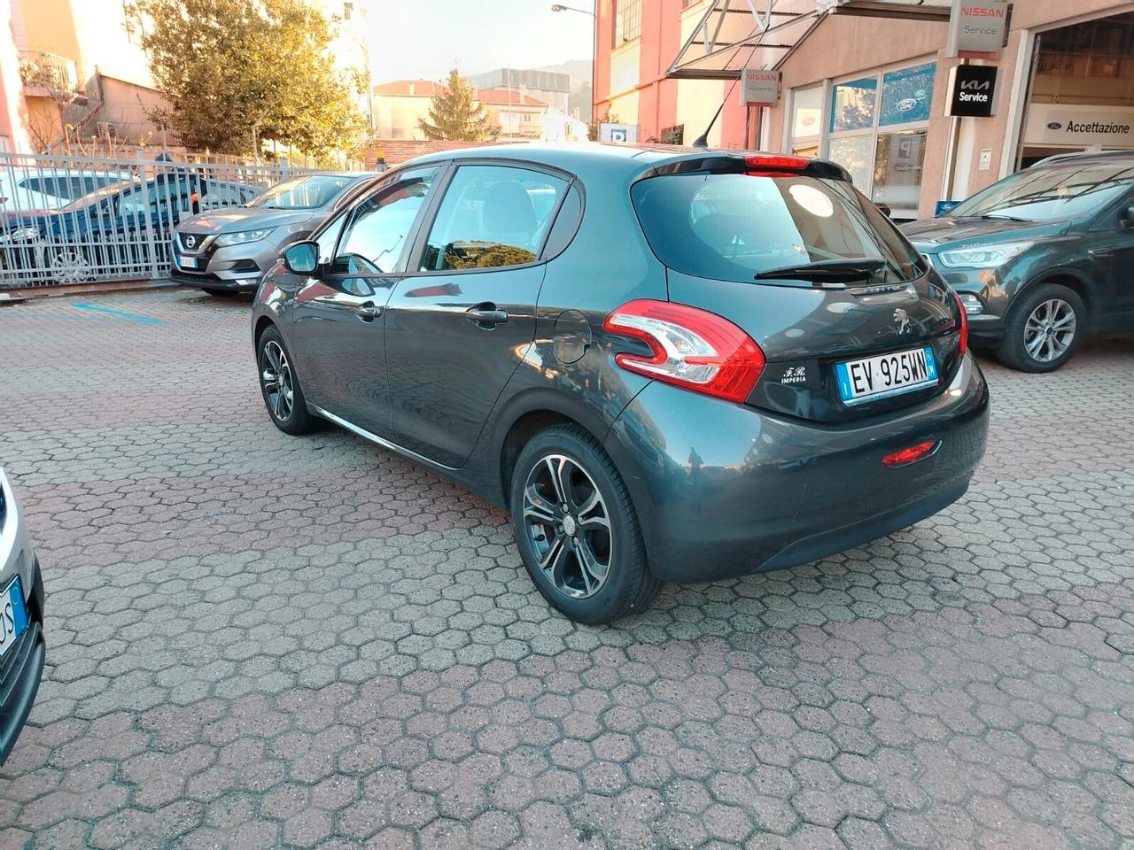 Peugeot 208 1.4 HDi 68 CV 5 porte Allure - ADATTA A NEOPATENTATI