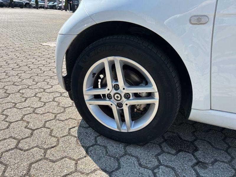 smart fortwo EQ PURE 22KW