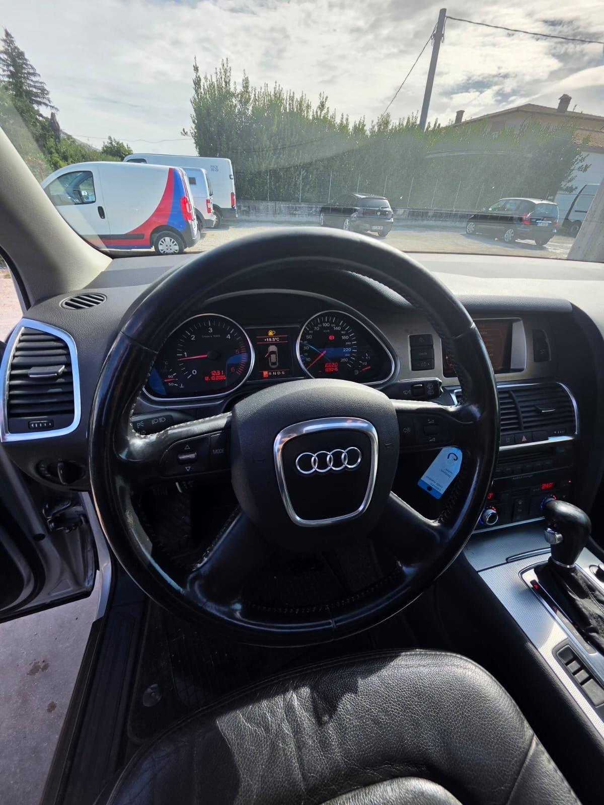 Audi Q7 3.0 V6 TDI 233CV quattro tiptronic km 160 mila unico proprietario