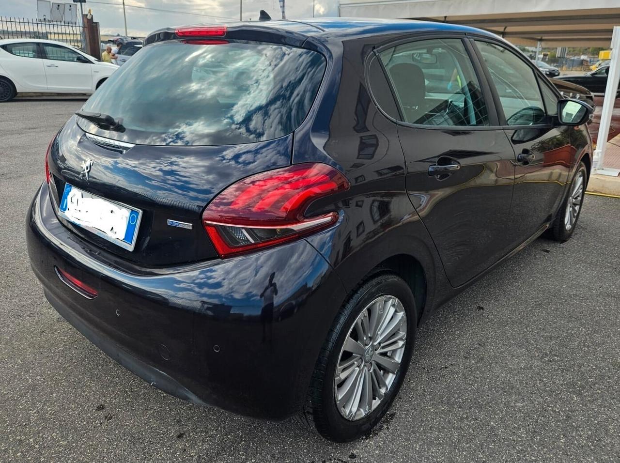 Peugeot 208 MOTORE NUOVO !