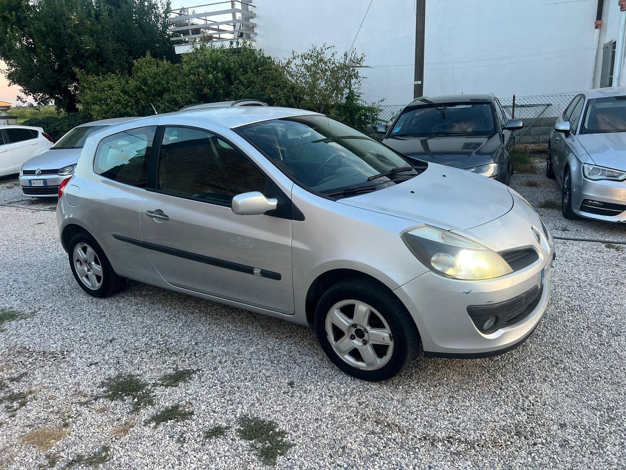 Renault Clio 1.2 16V 3 porte Luxe