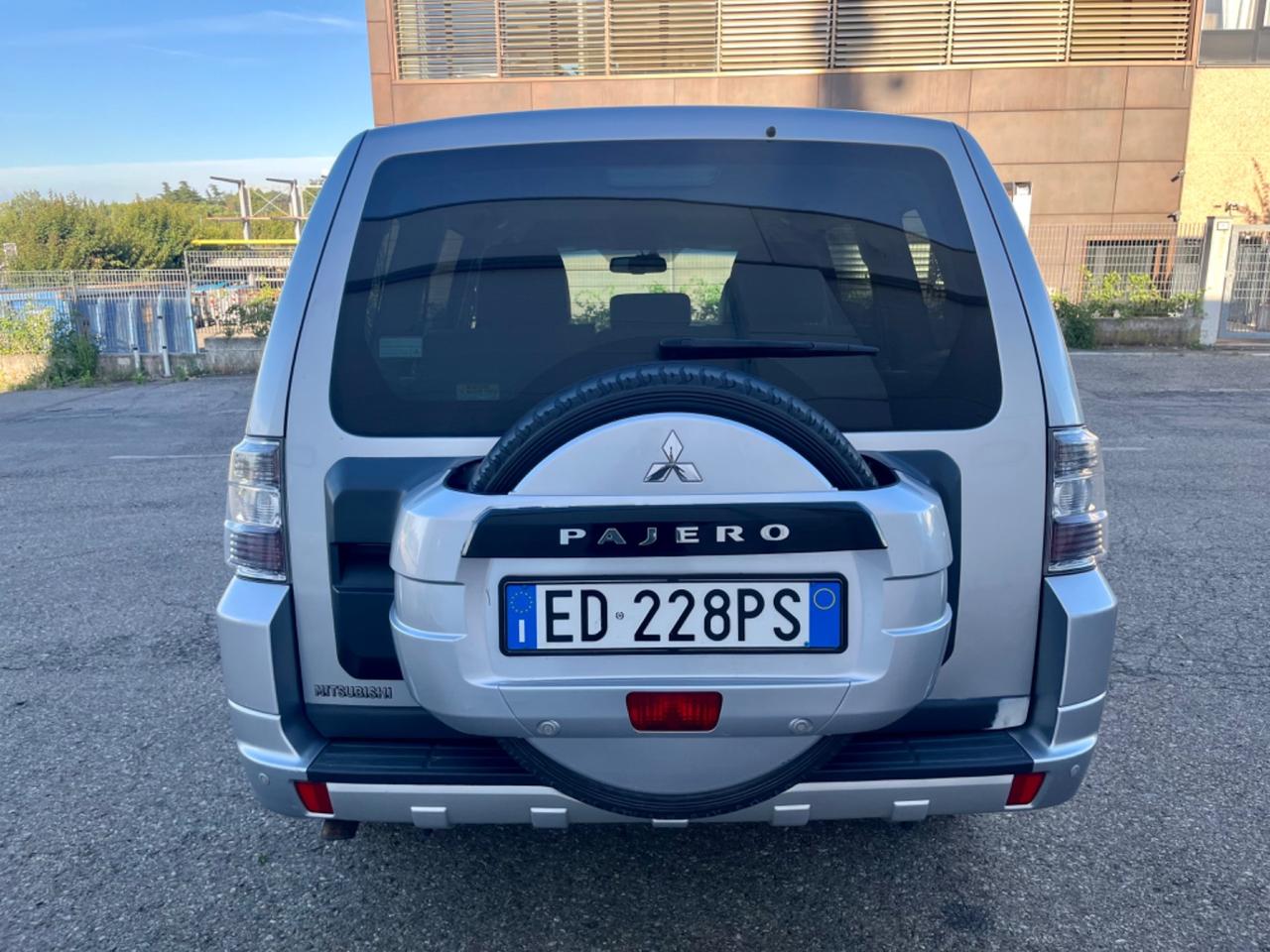 Mitsubishi Pajero 3.2 DI-D aut. Instyle 119.000km 2010 perfetta
