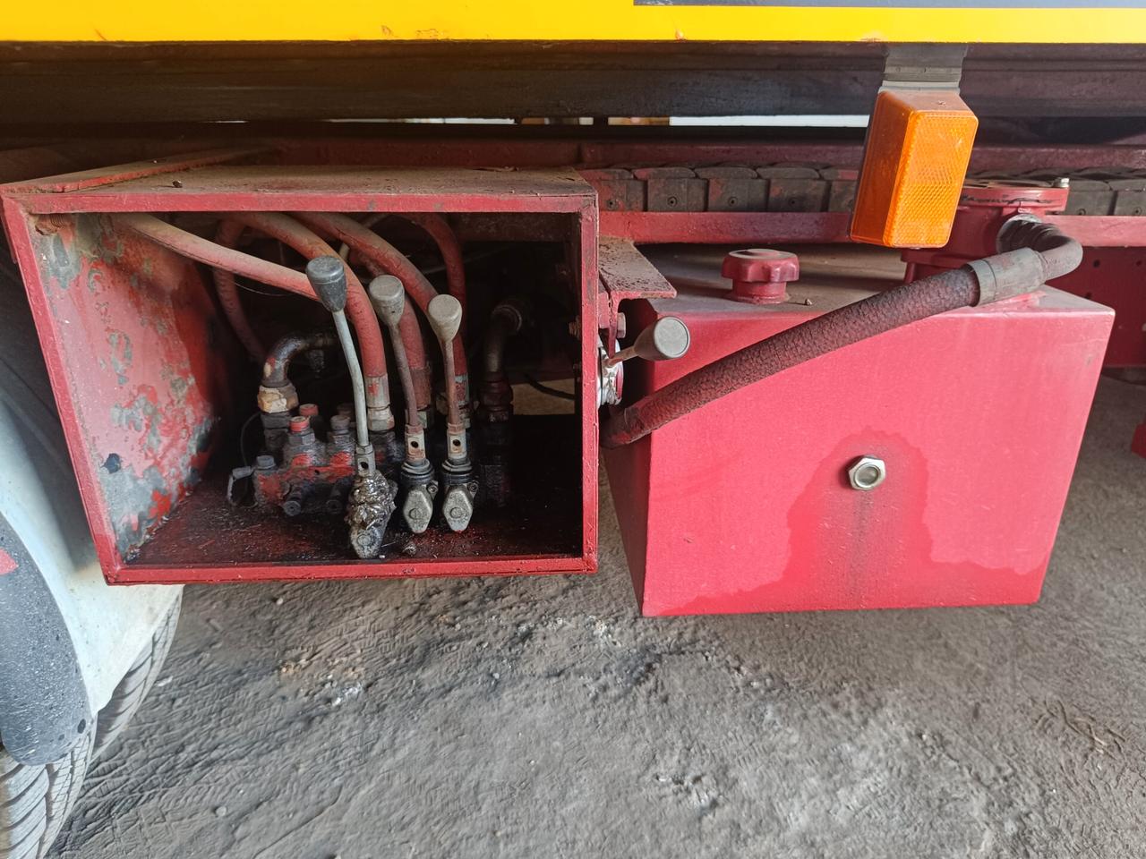 Iveco Daily Carroattrezzi 2.5 TD Patente B scarrabile