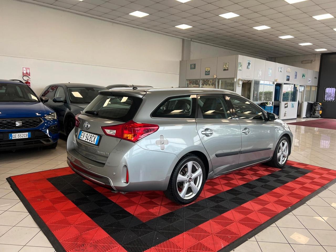 Toyota Auris Touring Sports 1.8 Hybrid Lounge