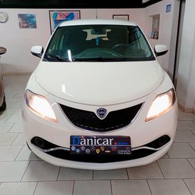 Lancia Ypsilon 0.9 TwinAir 85 CV 5 porte Metano Ecochic Elefantino