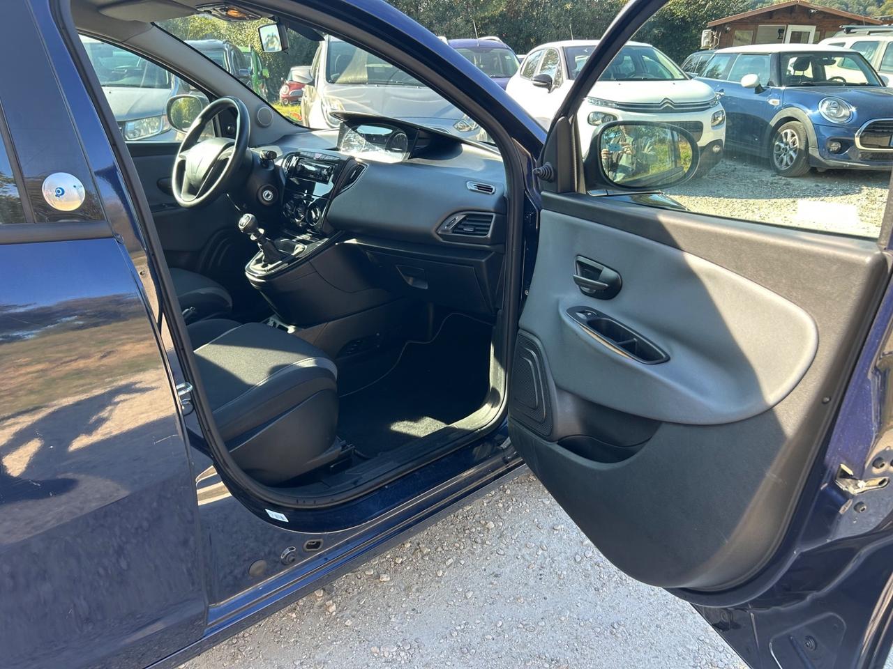 Lancia Ypsilon 1.2 69 CV 5 porte GPL Ecochic Silver neopatentati