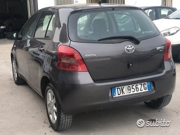 TOYOTA Yaris Revisionata e batteria nuova