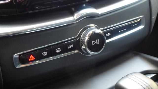 VOLVO XC60 B4 (d) AWD Geartronic Momentum