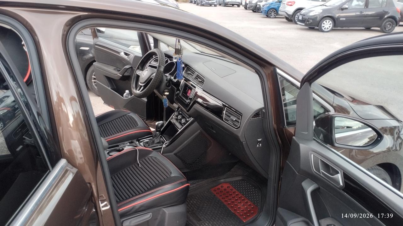 Volkswagen Touran 2.0 TDI 150 CV SCR DSG Executive BlueMotion Tech.