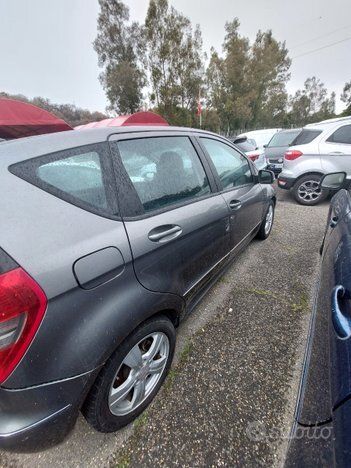 Mercedes-Benz A-Class 2010 photo 4