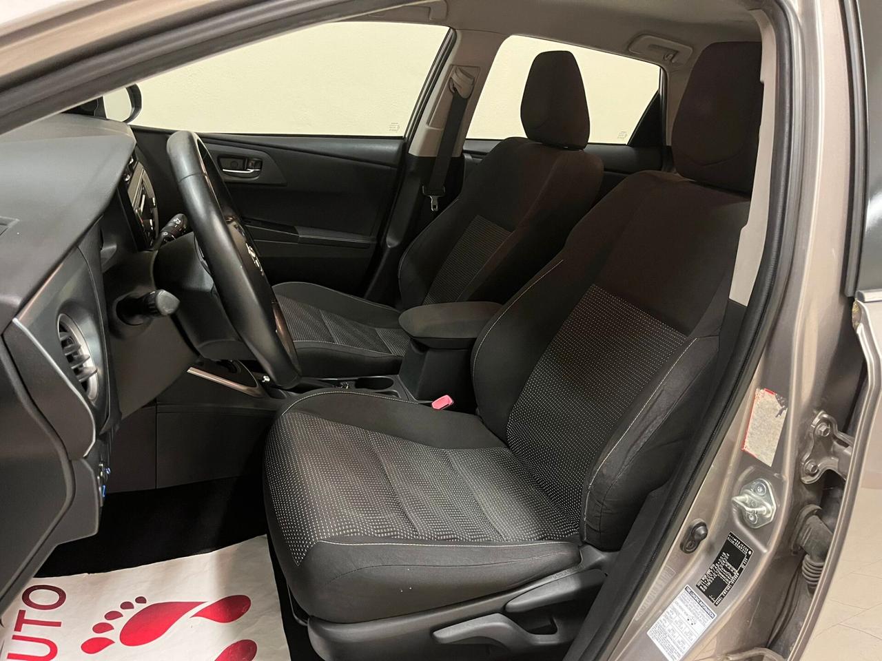 Toyota Auris 1.8 Hybrid Lounge