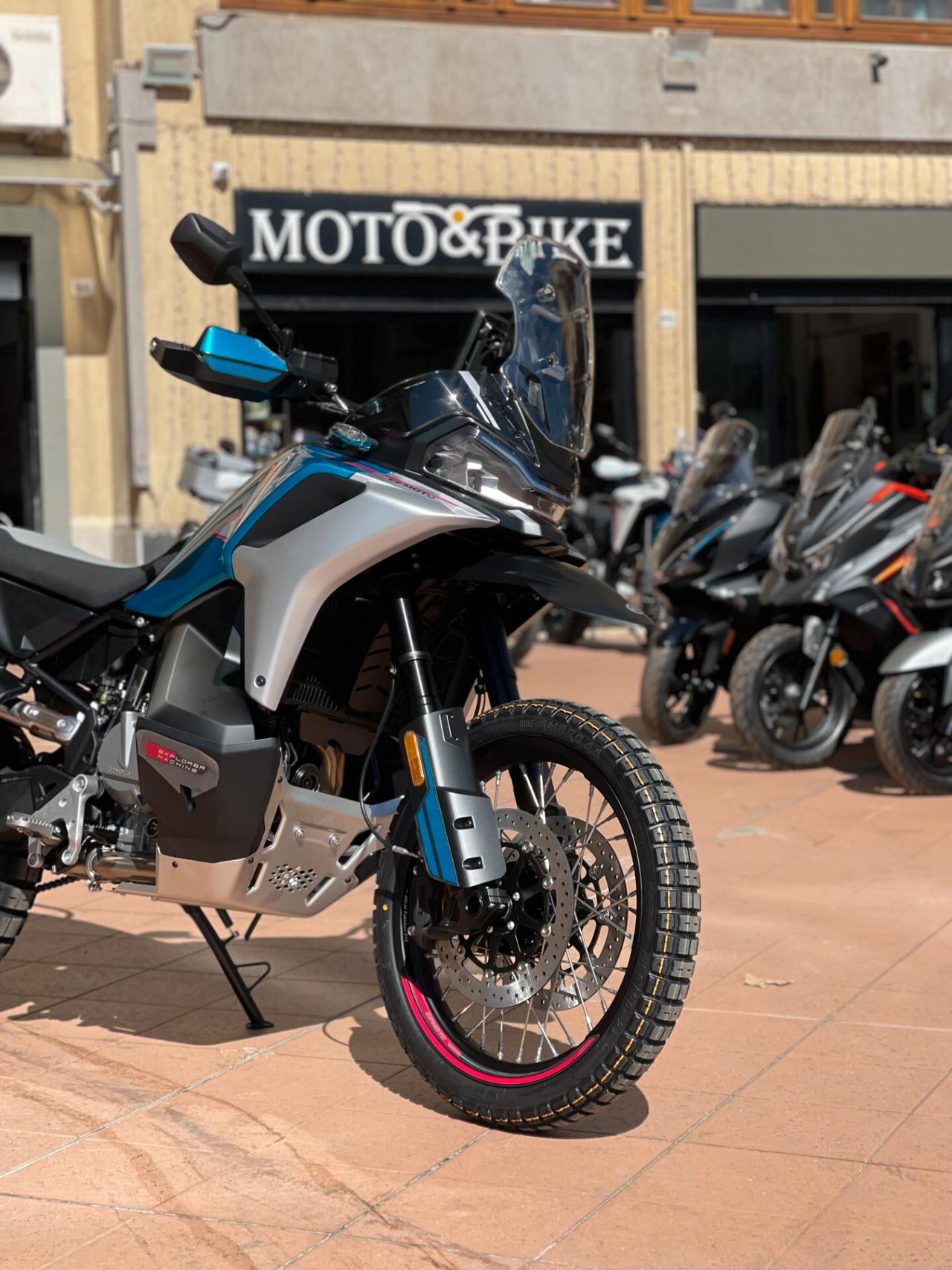 CFMOTO MT-X 800