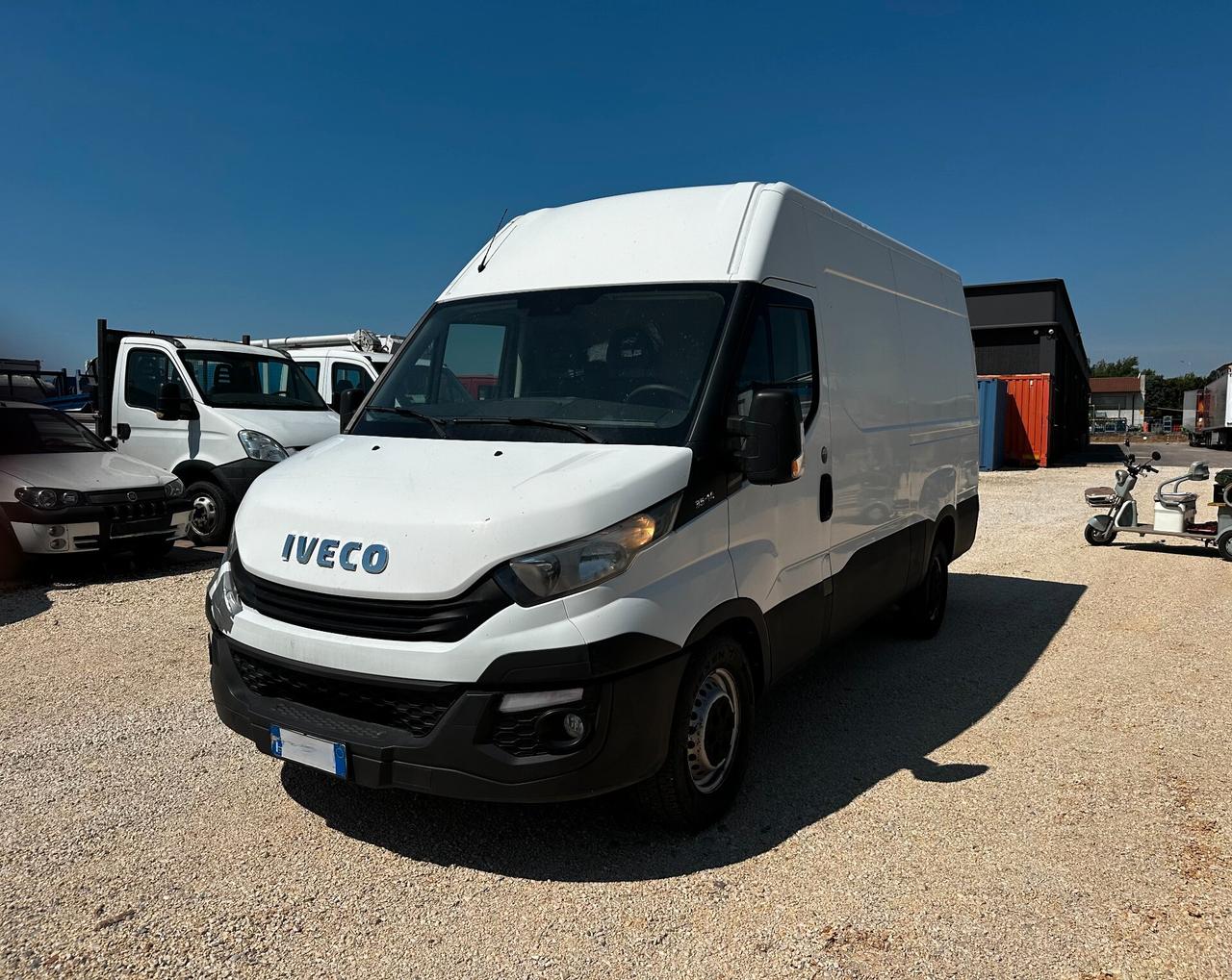 Iveco Daily 35S14 Euro6B / cambio manuale / aria condizionata / ABS