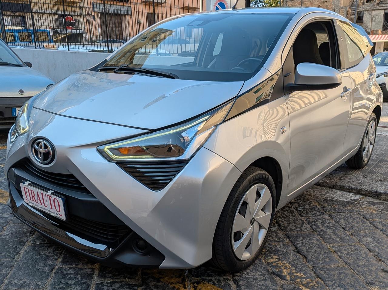 Toyota Aygo Connect 1.0 VVT-i 72 CV 5 porte x-cool